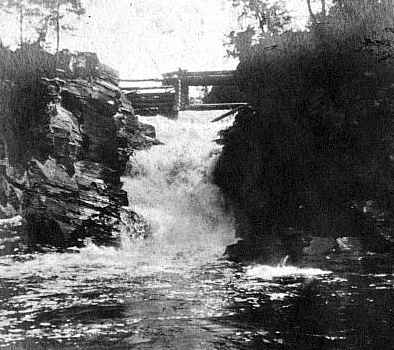 High Falls on the Oxtongue, 1907 (21 kB JPEG)