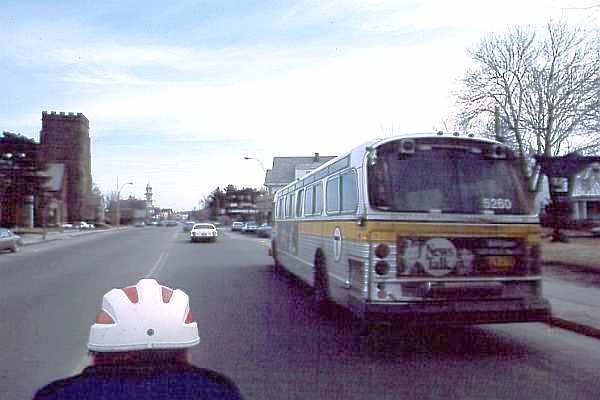 8502N12B00Passing bus.jpg (25338 bytes)