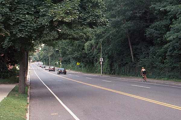 Concord Av toward Cambridge.jpg (37157 bytes)