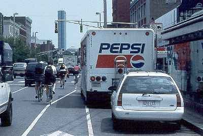 9907N11B03Mass Ave Pepsi Truck med.jpg (17495 bytes)